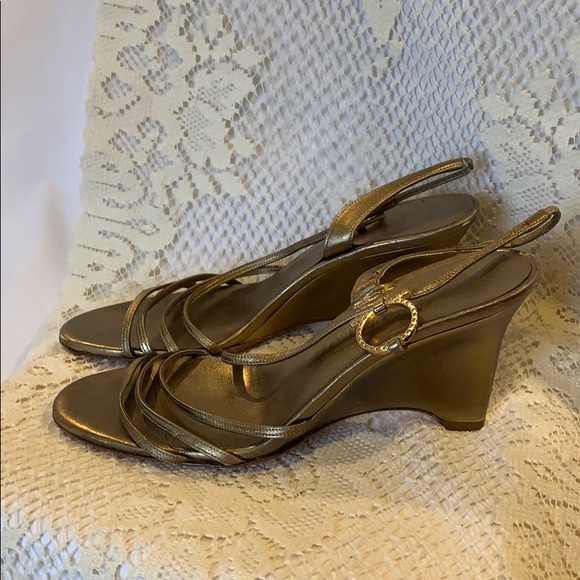 Farragamo gold wedge sandal - Picture 2 of 5